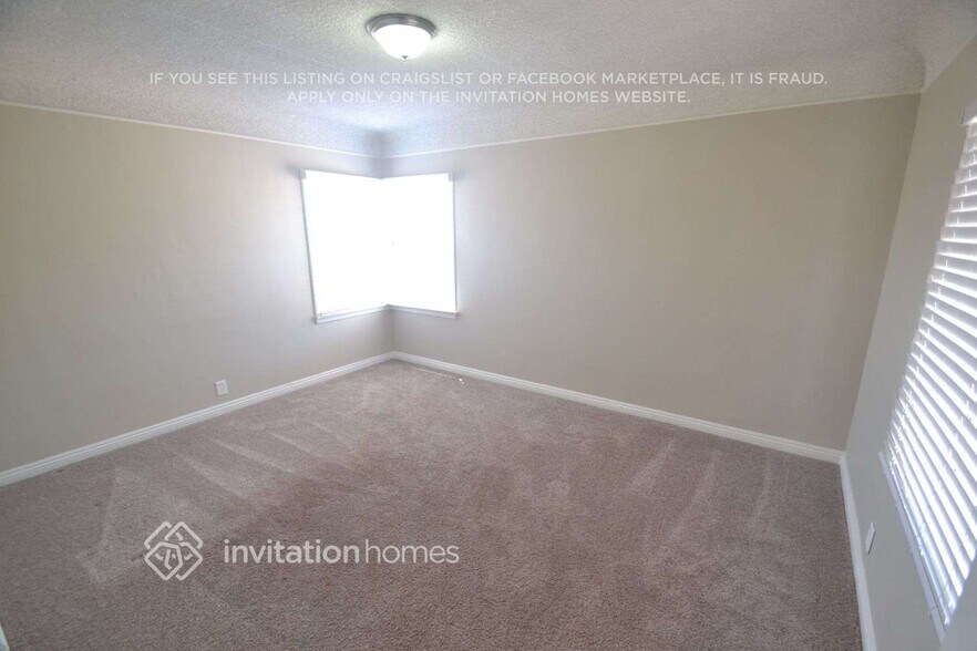 Building Photo - 836 W 109th Pl