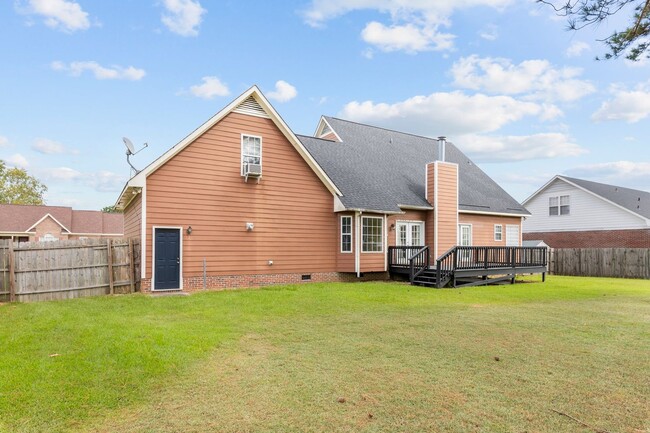 Building Photo - 3 bedroom 2.5 Bathroom home in Fayetteville