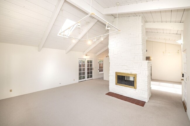 Building Photo - Charming 3 Bed, 2 Bath Single Story Home - Available Short Term!