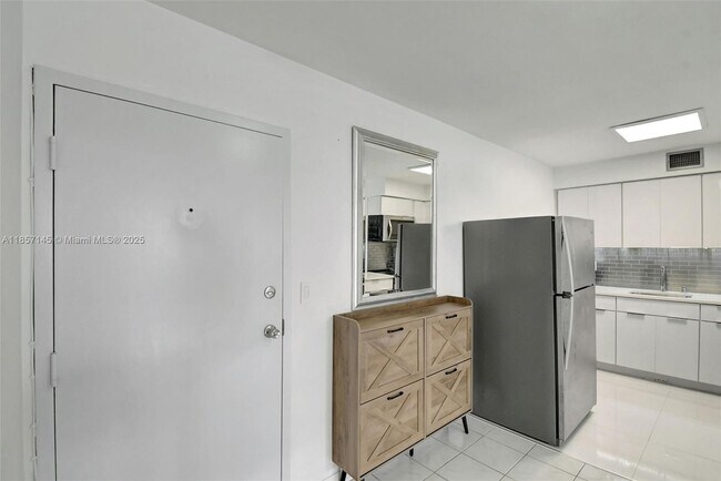 Building Photo - 111 Golden Isles Dr