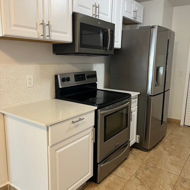 Building Photo - 3156 SW 16th St