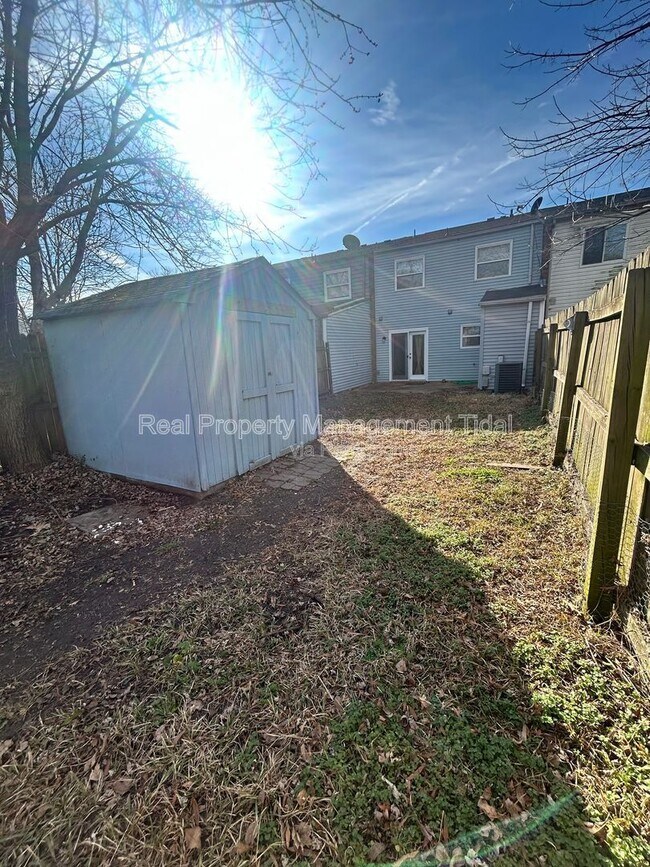 Building Photo - 3204 Wimbledon Way