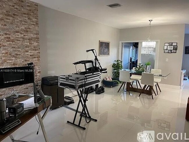 Building Photo - 977 SW 147th Ct