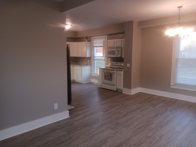 Kitchen - 653 Vine St