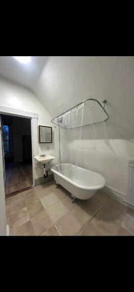 Building Photo - 3814 NE 6th Ave