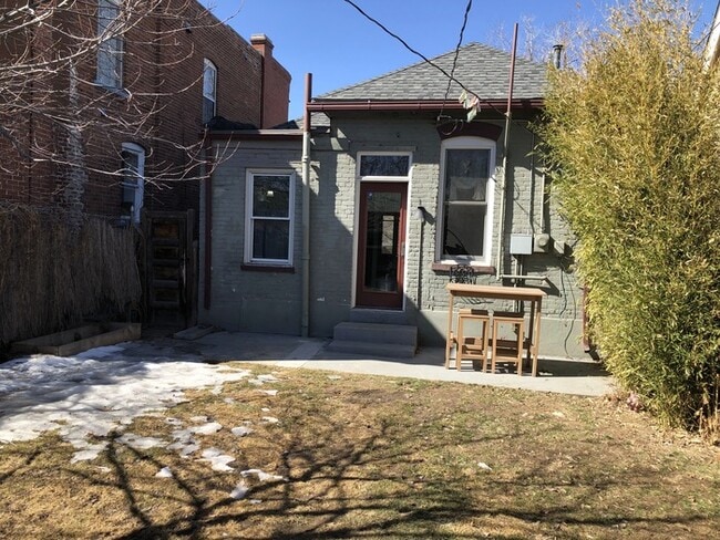 Building Photo - Stunning 2 Bedroom Home in Five Points!