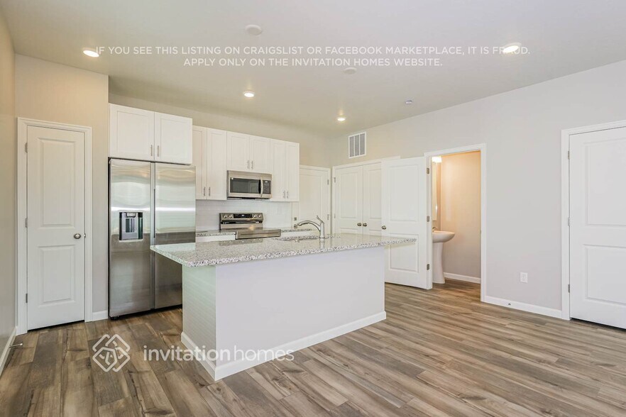 Building Photo - 30 N Riverside Dr
