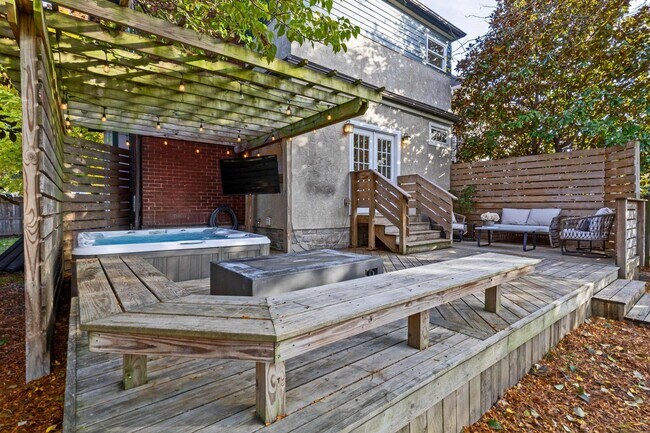 Building Photo - 439 Thurman Ave