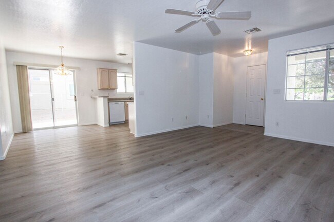 Building Photo - 7348 E Horseshoe Ln