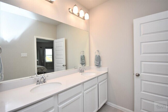 Building Photo - 10012 Deussen Ln