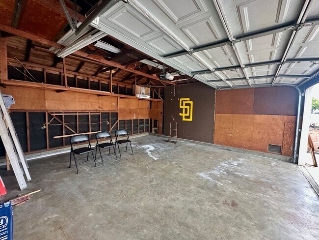 Building Photo - Large home in West Chula Vista