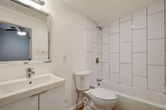 Building Photo - 3-Bedroom Home in Riverside