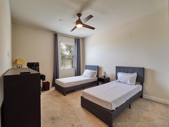 Building Photo - 1080 Community Dr