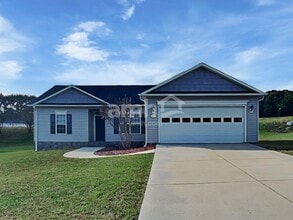 Building Photo - 220 Ash Dr