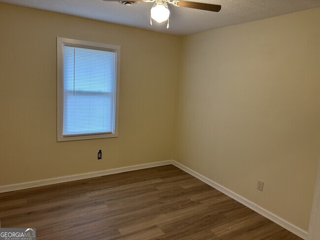 Building Photo - 207 Mt Moriah Rd