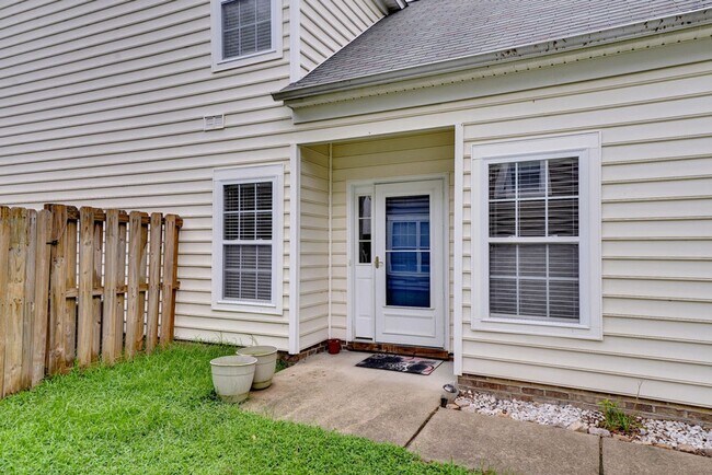 Building Photo - Spacious Duplex in Willow Lakes