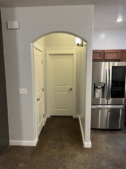 Building Photo - 720 S 600 W