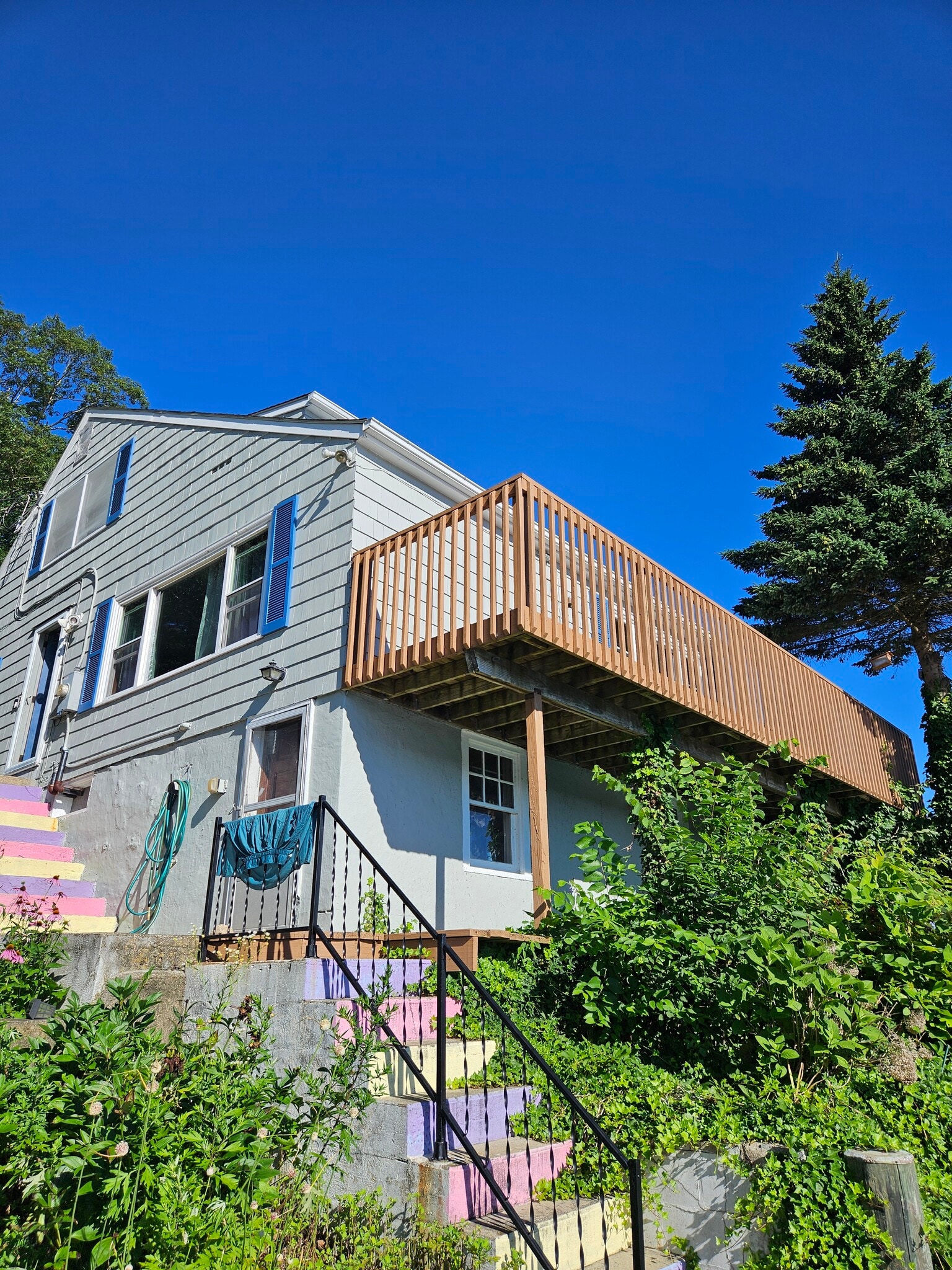 High Above the lake - 66 Long Pond Rd S