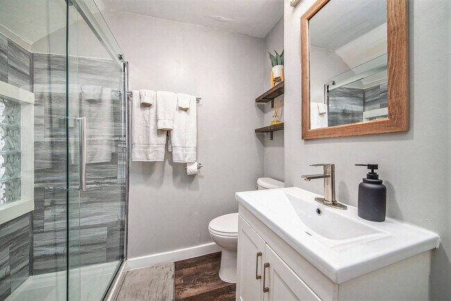 Building Photo - 415 6th St NW