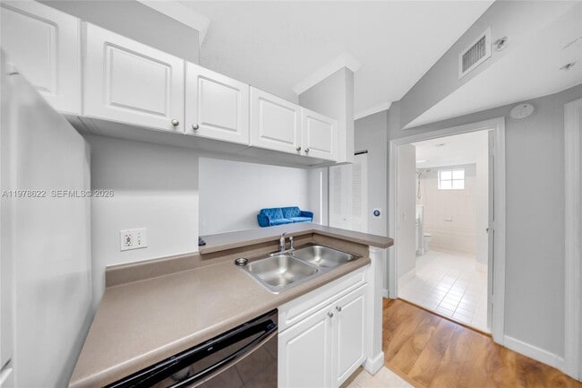 Building Photo - 17125 N Bay Rd