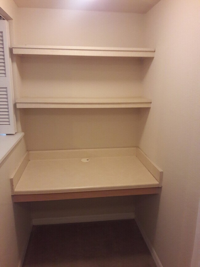 Building Photo - Annual, Unfurnished, ground floor remodele...