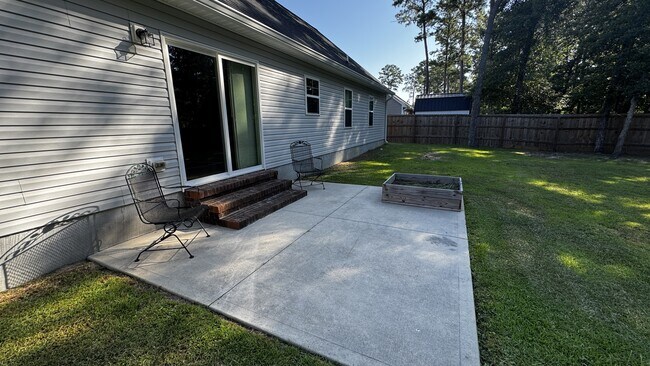 Building Photo - 225 Westfield Dr