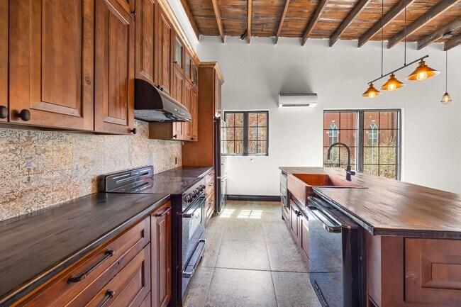 Building Photo - Thiel on 9th