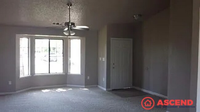 Building Photo - Spacious 4BD/2BA Home in Delano's 93215 Area — Gardener, Pest Control Included & Small Pets Welcome!