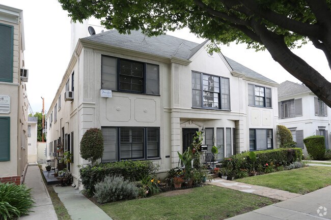 Building Photo - 220-222 S Reeves Dr