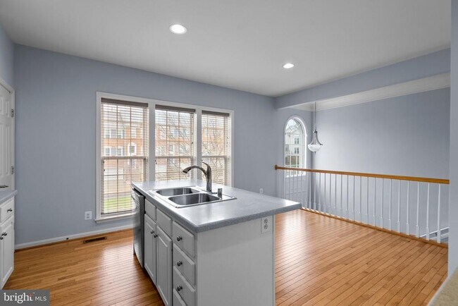 Building Photo - 45773 Smoketree Terrace