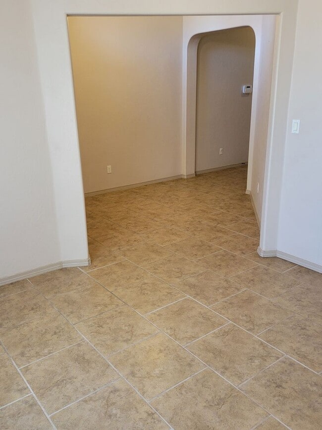 Building Photo - 3 Bedroom, 2 Bathroom Home!