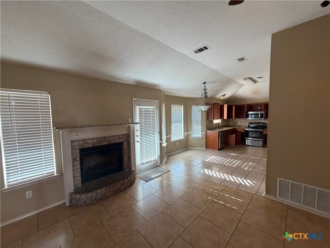 Building Photo - 2207 Waterfall Dr