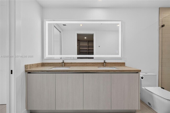 Building Photo - 3034 Oak Ave