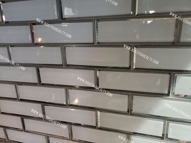 Building Photo - Gorgeous Modern Shawnee Townhome!! So much...