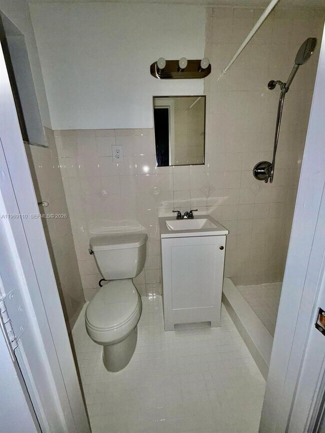 Building Photo - 1240 NE 12th Ave