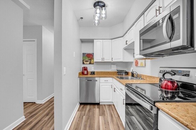 Building Photo - 200 Market St