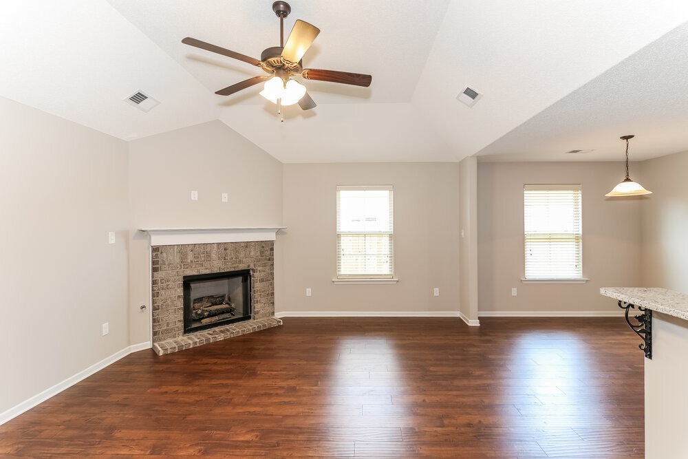 Building Photo - 1087 Darren Cir E