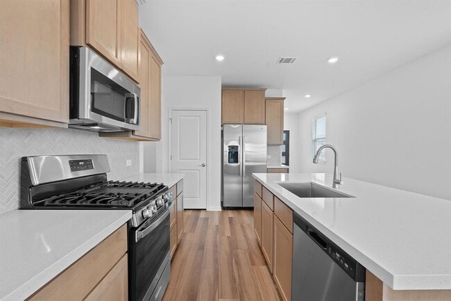 Building Photo - 202 Lime St