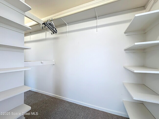 Building Photo - 2811 Indian River Dr