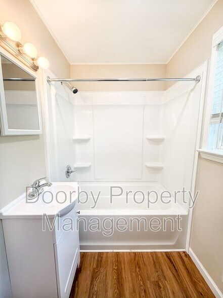 Building Photo - 207 Memorial Dr