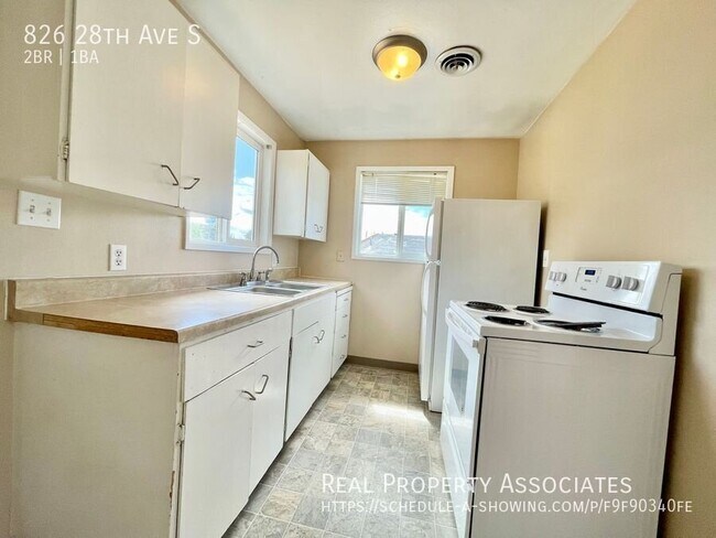 Building Photo - 826 28th Ave S