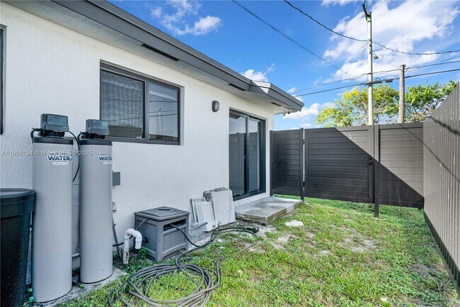 Building Photo - 2490 NW 44th St