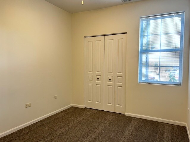 Building Photo - 2220 Aurora Dr