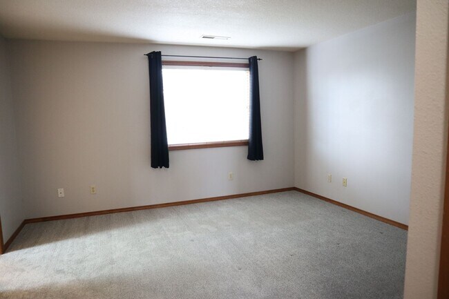 Building Photo - 1508 SE Solomon Loop