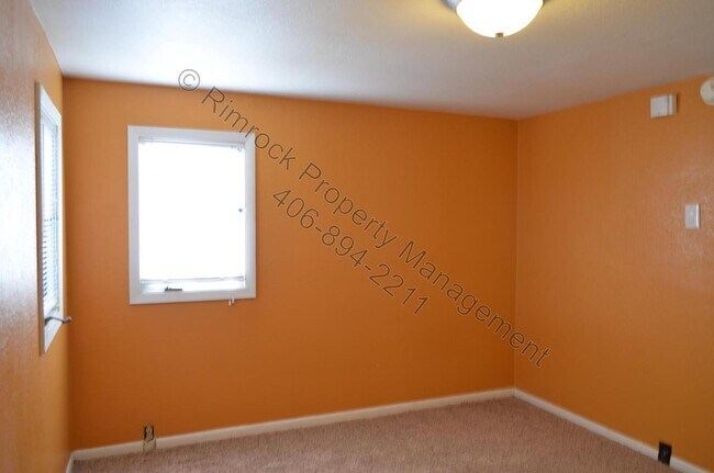 Building Photo - 825 Avenue C