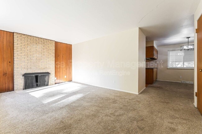 Building Photo - 7033 S Cherry St