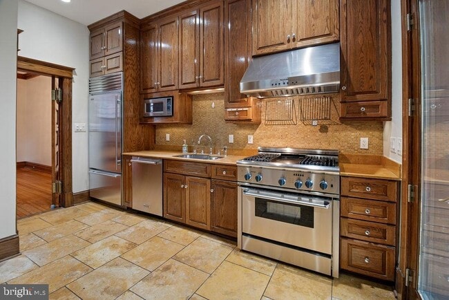 Building Photo - 1120 East Capitol St NE