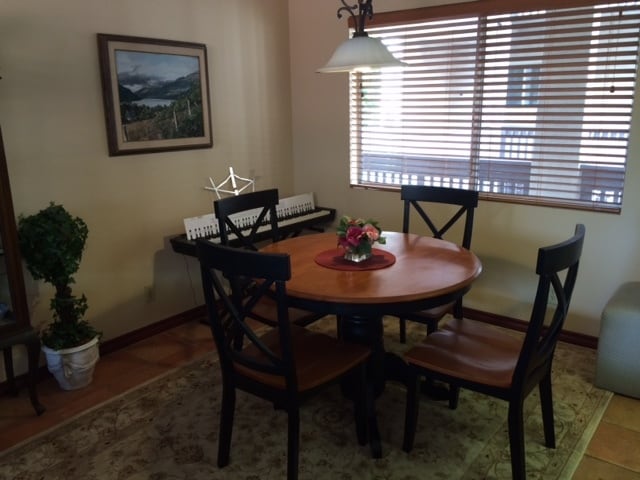 Dining - 2512 Clairemont Dr