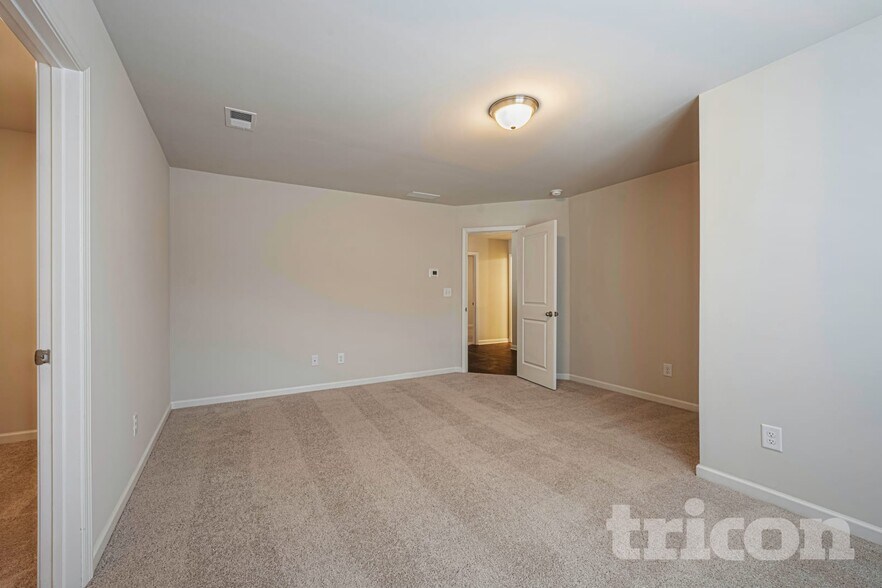 Building Photo - 317 Oxbow St