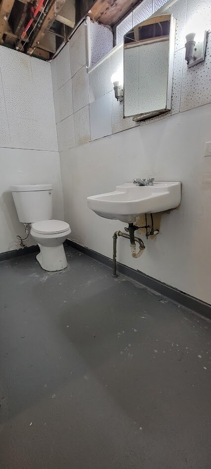 Building Photo - 9901 Yorkshire Rd